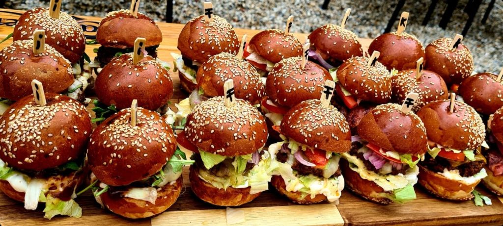  Suntem pe locul IV în lume după numărul comenzilor de burgeri