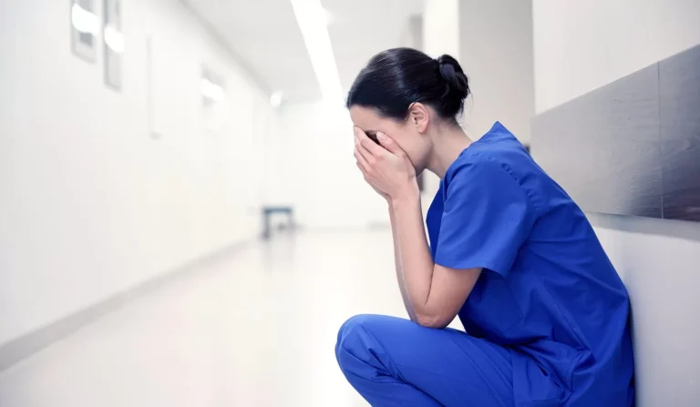 Preşedintele Colegiului Medicilor din România: Rata de burnout în rândul medicilor este de 34-36 la sută