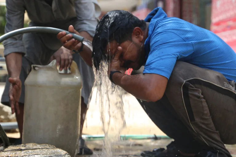 Mii de oameni spitalizaţi în Pakistan, unde temperaturile au atins 50 grade Celsius. „Căldură ca într-un adevărat iad”