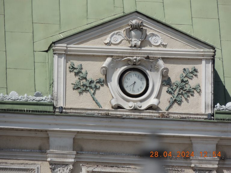 Ceasurile rele ale Iașului. De ce nu mai merg multe din orologiile orașului? Avem cel mai vechi ceas din Regat