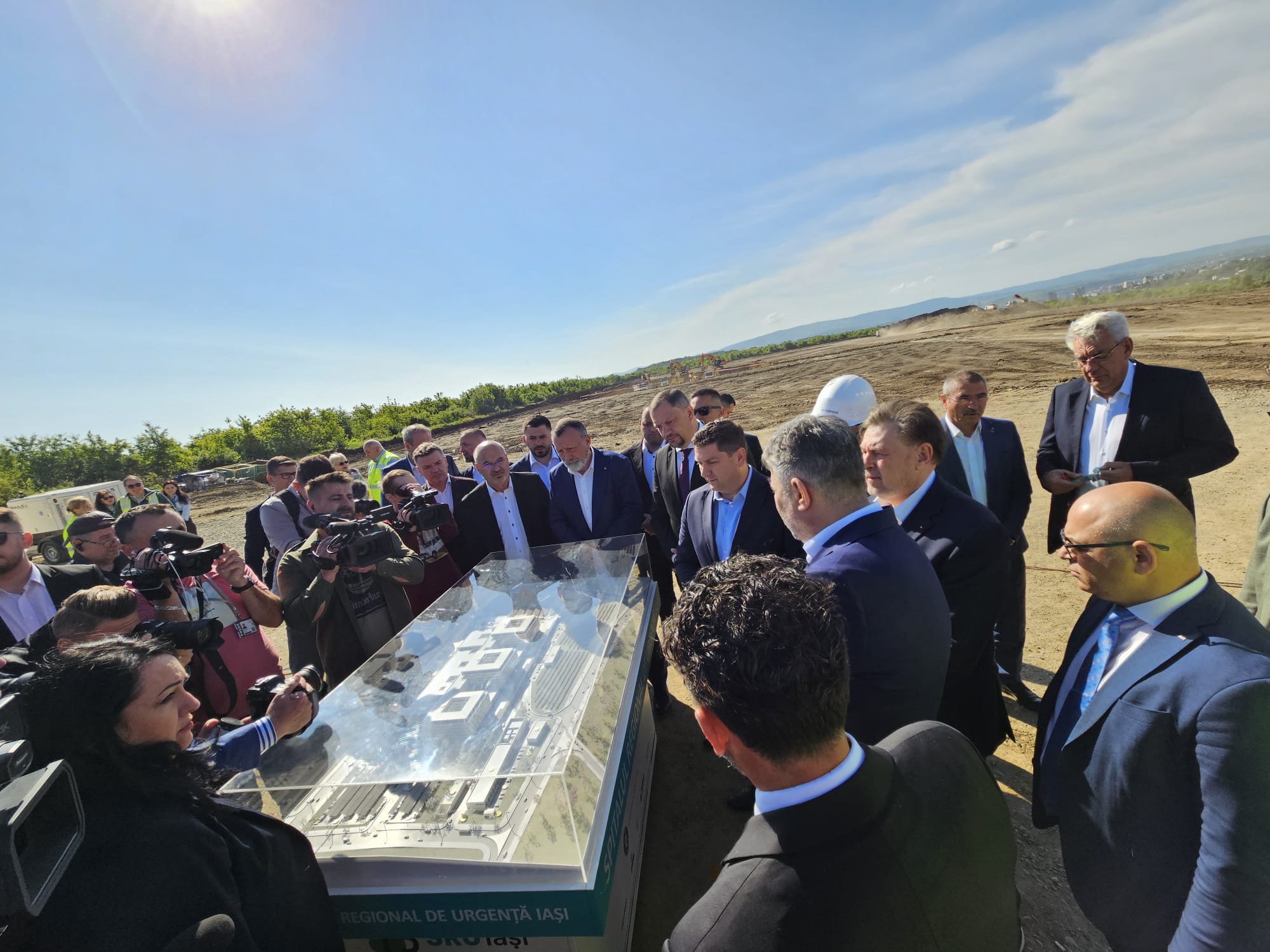 Ciolacu, la Iași: Nu sunt excluse împrumuturi pentru finanțarea A8, pe A7 dăm în circulație 147 km anul acesta