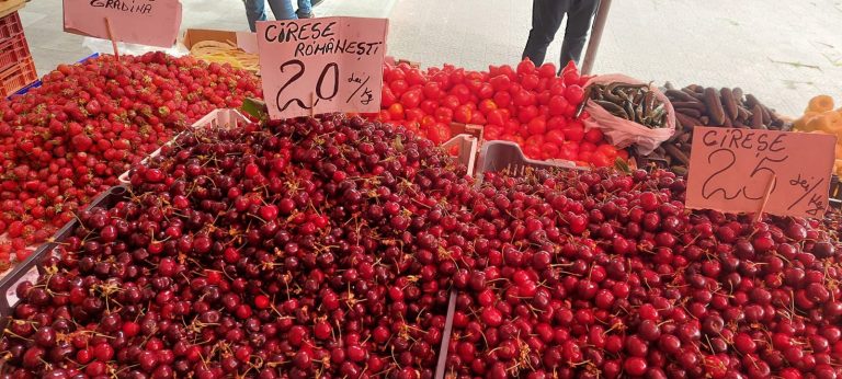 Bani mulți, gust puțin. De ce nu sunt prea grozave cireșele de mai, vedetele actuale ale piețelor ieșene? Ce spun specialiștii
