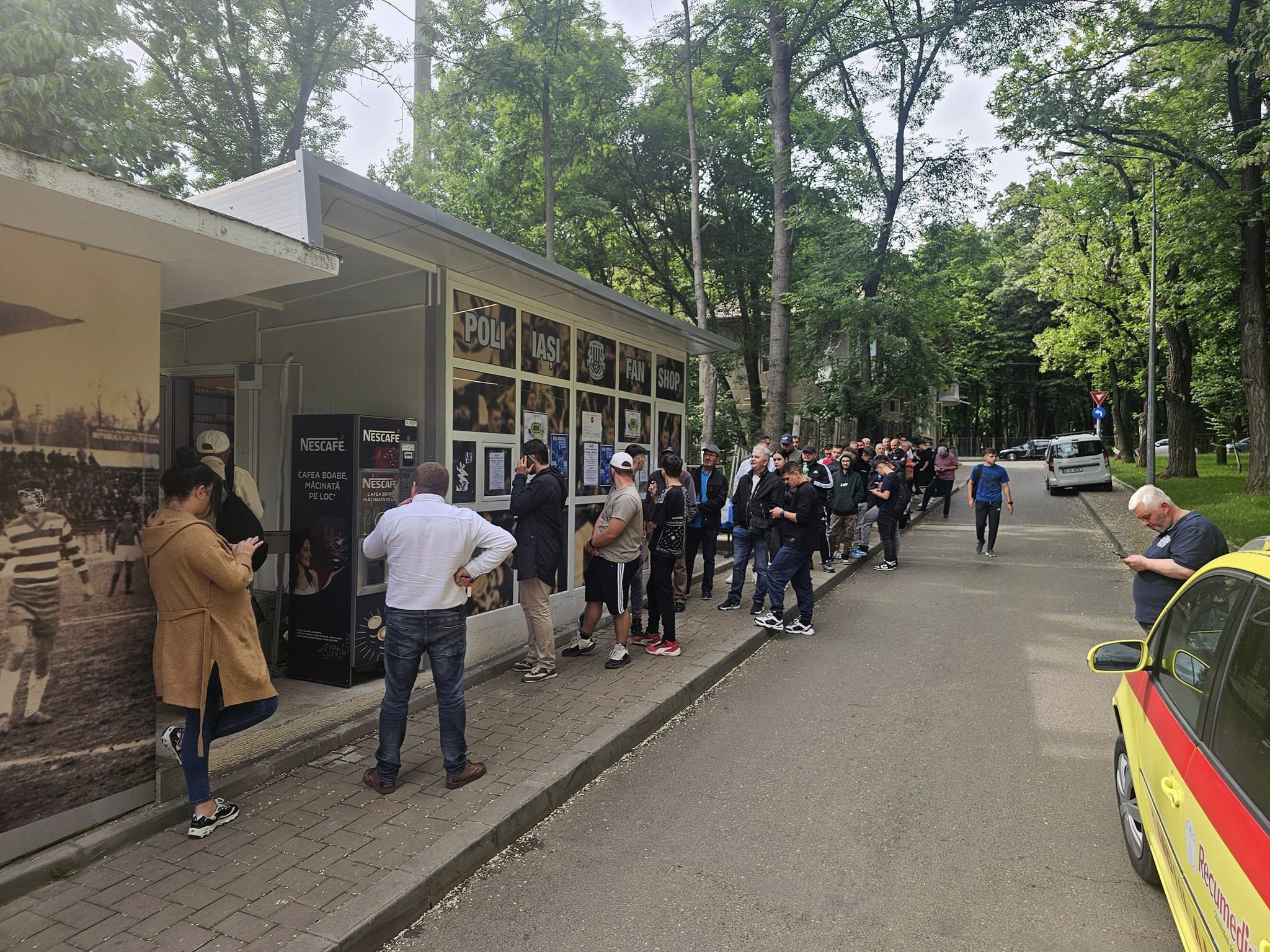  Meciul cu Petrolul umple Copoul: Tichetele la Tribunele A și B s-au epuizat în jumătate de oră