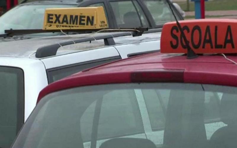  5 întrebări din Codul Rutier pentru cei care vor permis, la care și șoferii „bătrâni” greșesc