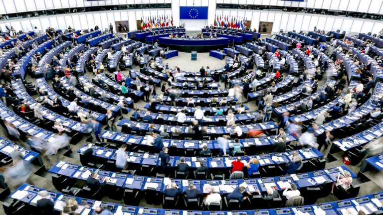 Ce salarii și pensii au europarlamentarii. Câți deputați trimite la Bruxelles fiecare stat UE