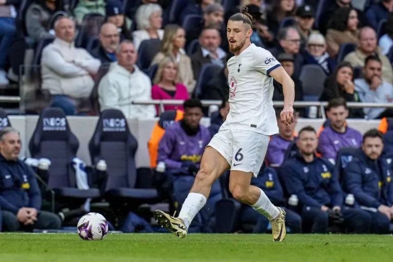 Radu Drăgușin vrea să plece de la Tottenham. Ce club mare l-ar cumpăra imediat