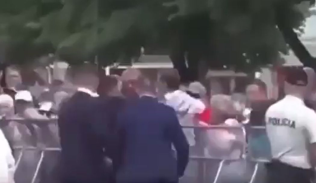  VIDEO: Momentul în care e împușcat premierul Fico. Suspectul, un poet de 71 de ani