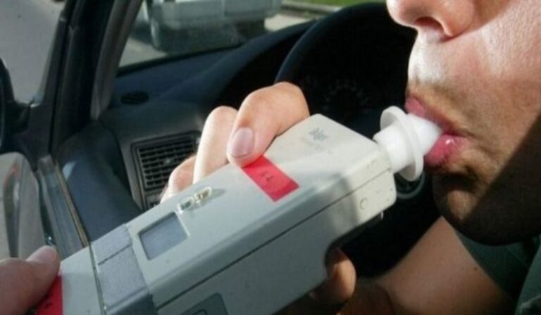 Un agent de pază de la Mitropolie aghesmuit gonea prin oraș cu 80 km/h