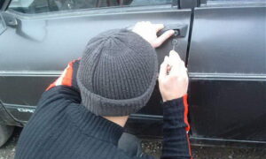 Cercetați pentru săvârșirea infracțiunii de furt calificat