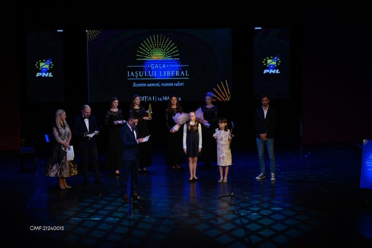 FOTO Liberalii ieșeni au organizat o gală specială pentru personalitățile emblematice din mai multe domenii. Lista premiilor