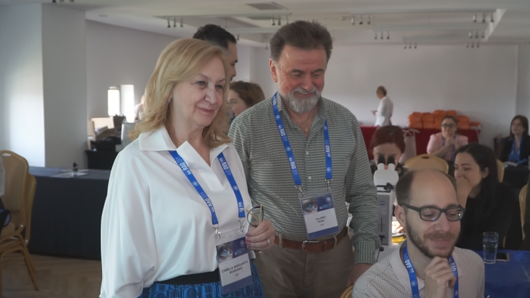 O nouă inovație medicală: specialiștii ieșeni pot prescrie lentile inteligente copiilor cu miopie, pentru stoparea progresiei bolii