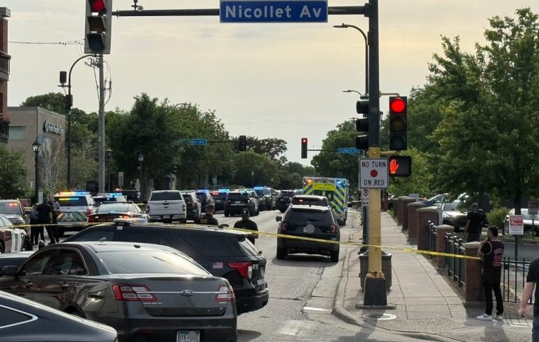 Incident armat în Minneapolis: Cel puţin patru persoane au murit, între care un ofiţer de poliţie şi un suspect