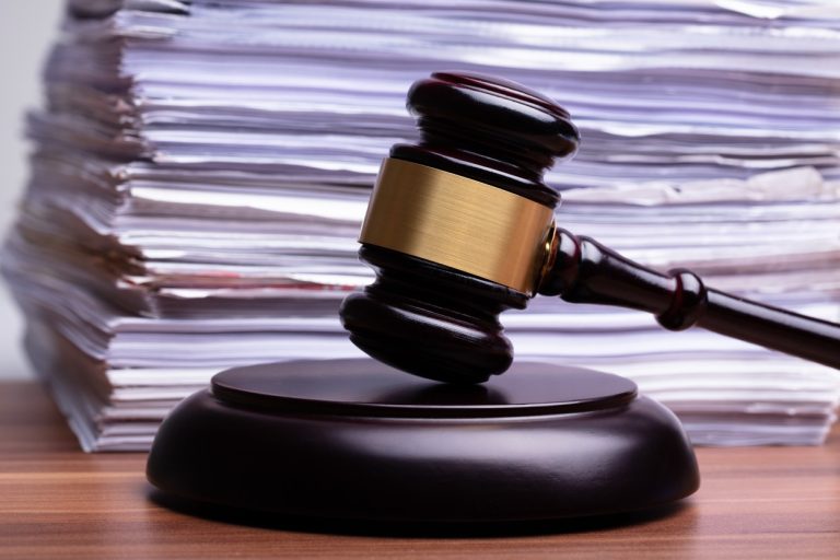 Caz concret stabilit o instanță ieșeană: Poți sau nu candida dacă ai fost turnător dovedit la Securitate iar în declarație minți și spui că nu?