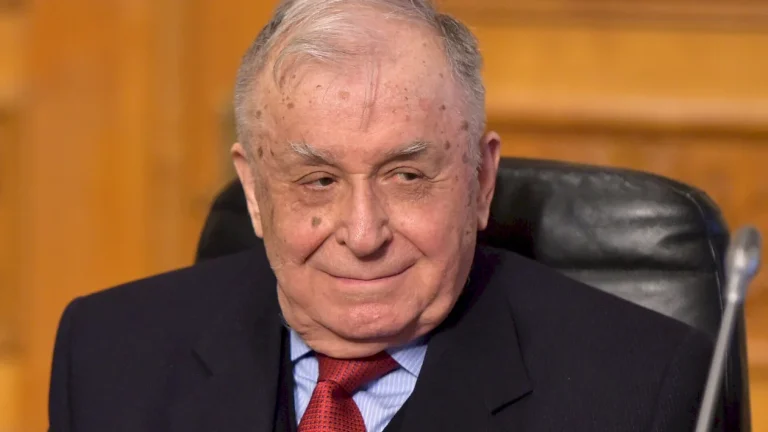 Alimentul minune care-l menține pe Ion Iliescu în mare formă, la 94 de ani. Puțini și-l permit