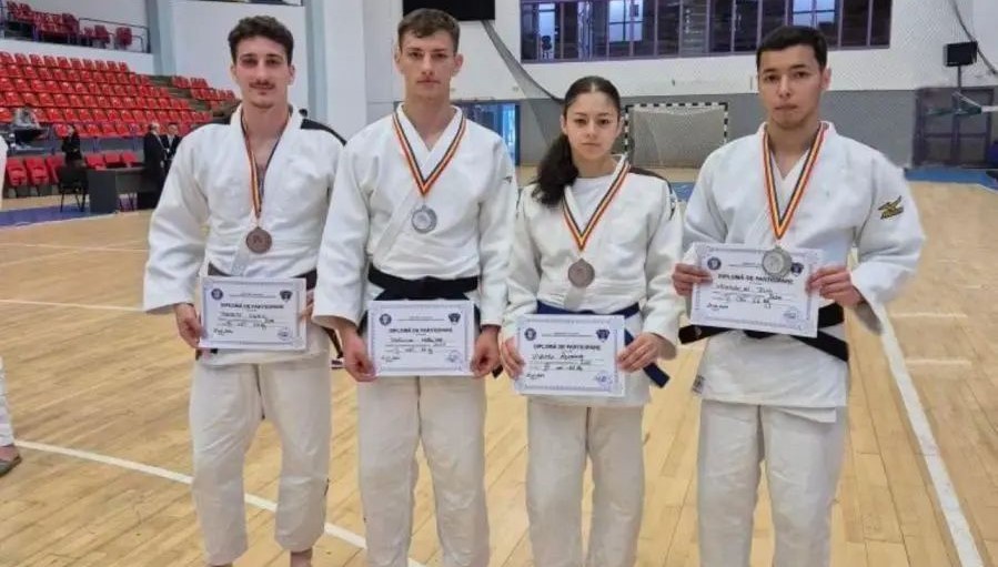 Patru studenți judoka din Iași, trei băieți și o fată, au venit acasă cu medalii. Declarații ale câștigătorilor