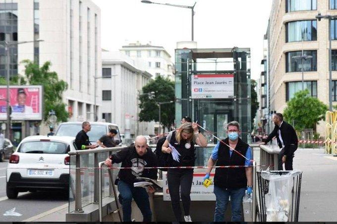 Atac cu cuțitul la metroul din Lyon. Patru persoane au fost înjunghiate