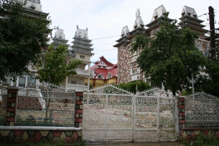 „Palate” de sute de mp la Zanea sechestrate de Fisc. Costă 30.000 euro ambele, dar nu le vrea nimeni