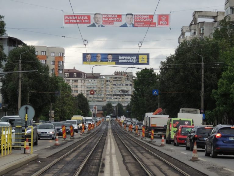 Poză de moment, cu banii electorali pe masă. Ce sume „învârt” în campanie candidații de la Iași