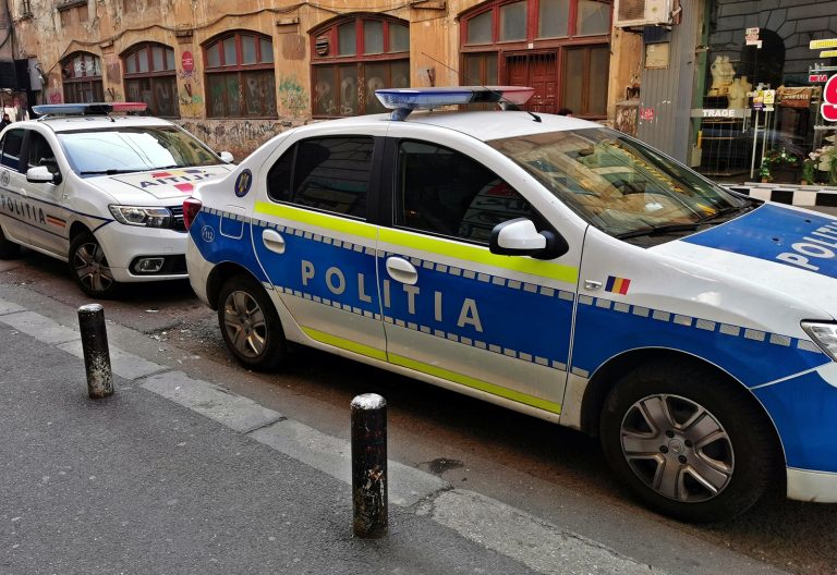 Bonă de 69 de ani reținută după ce a agresat fizic un copil de un an şi două luni