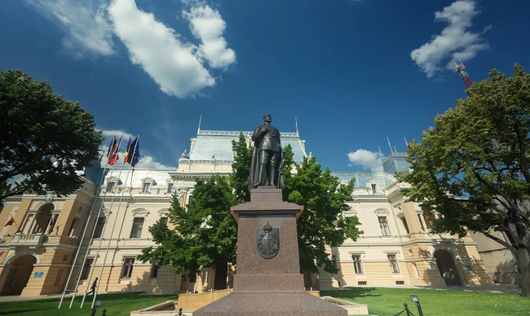 Liste definitive: cei 17 candidați pentru Primăria Iași și CJ care s-au aliniat la start. Doar două femei printre ei
