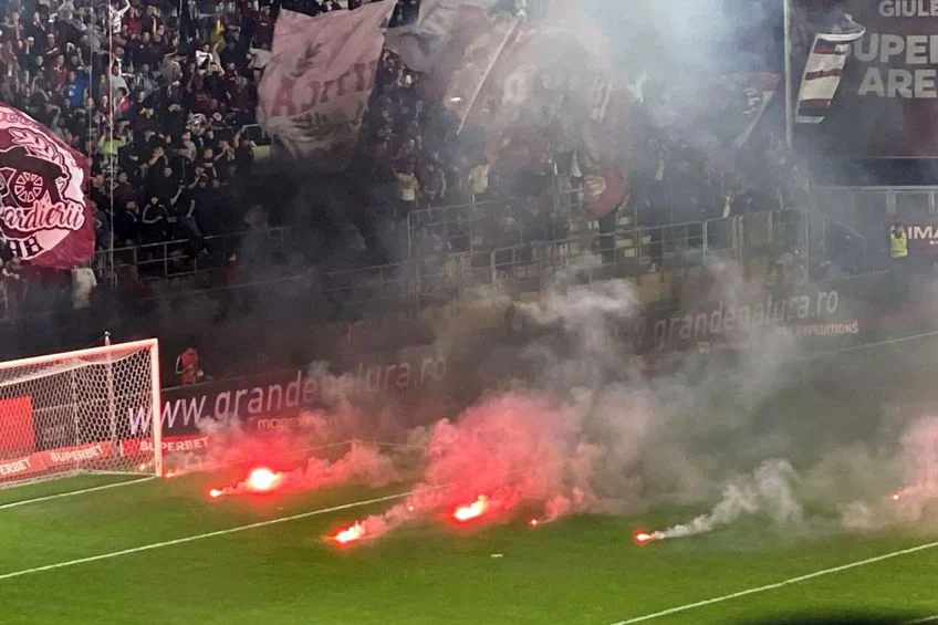  FC Rapid, stadion parţial închis şi penalitate de 60.000 de lei după incidentele de la meciul cu Universitatea Craiova