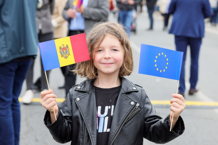Nicușor Dan, susținut de PAS, partidul de guvernământ din Moldova: „Hai România! Hai că se poate!”
