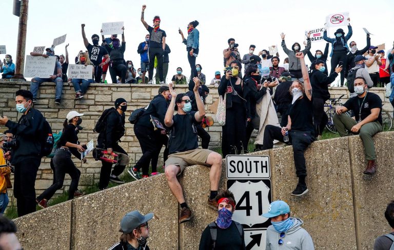 Susţinătorii lui Trump cheamă la revolte şi represalii violente după verdict: 