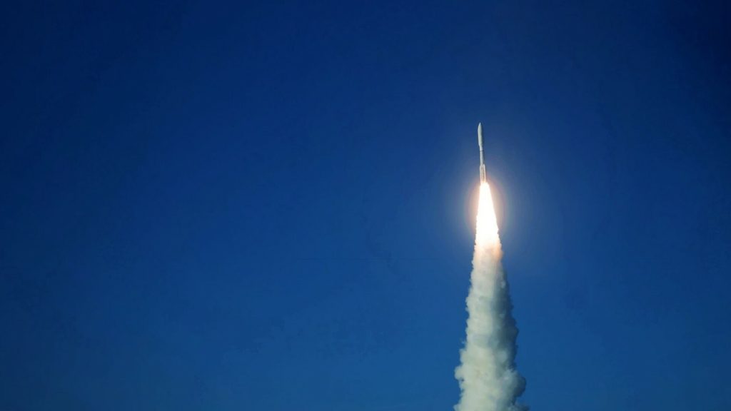  Coreea de Nord anunţă eşecul lansării unui satelit militar de spionaj