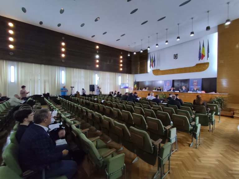 Consilierii PNL au terminat singuri ultima ședință CJ din mandat: Opoziția a părăsit sala. Ce s-a votat