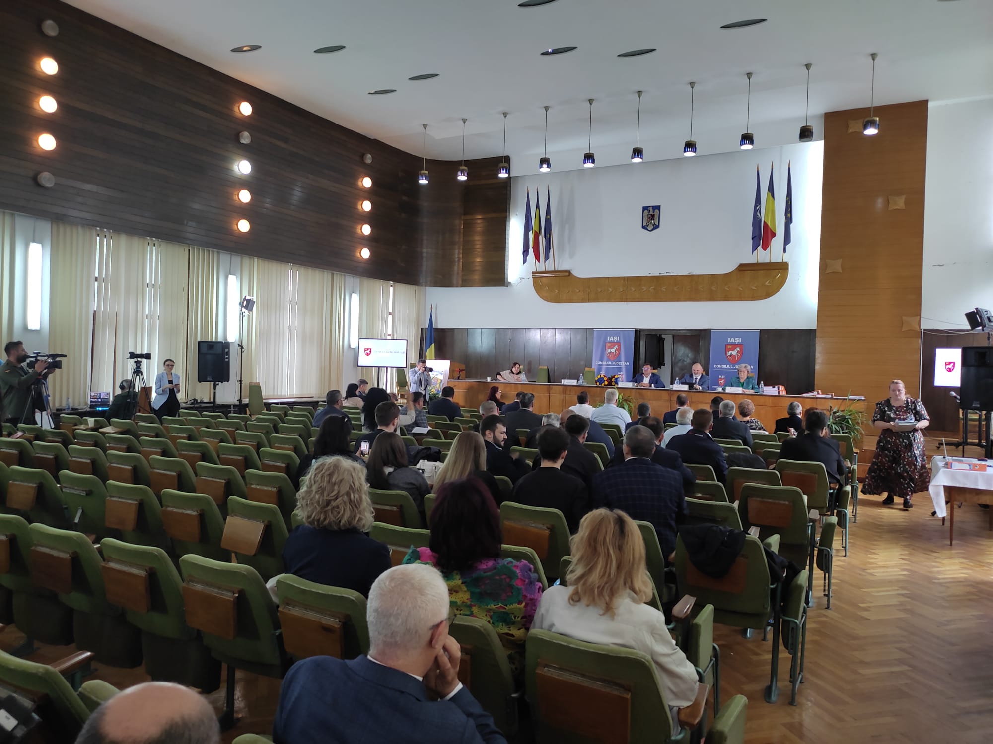 VIDEO Ședință a consilierilor județeni în această dimineață. Cei de la PSD și USR au părăsit în grup sala UPDATE