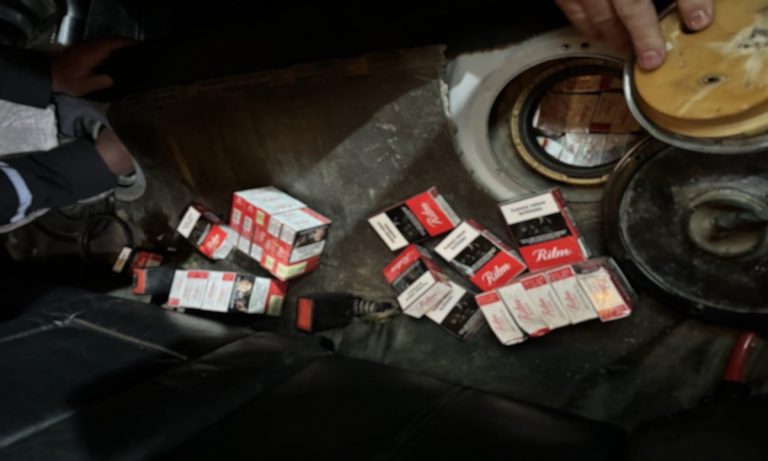 Vameșii ieșeni au dus un război pe viață și pe moarte cu un ieșean care a introdus în țară doar zece pachete de țigări fără timbru