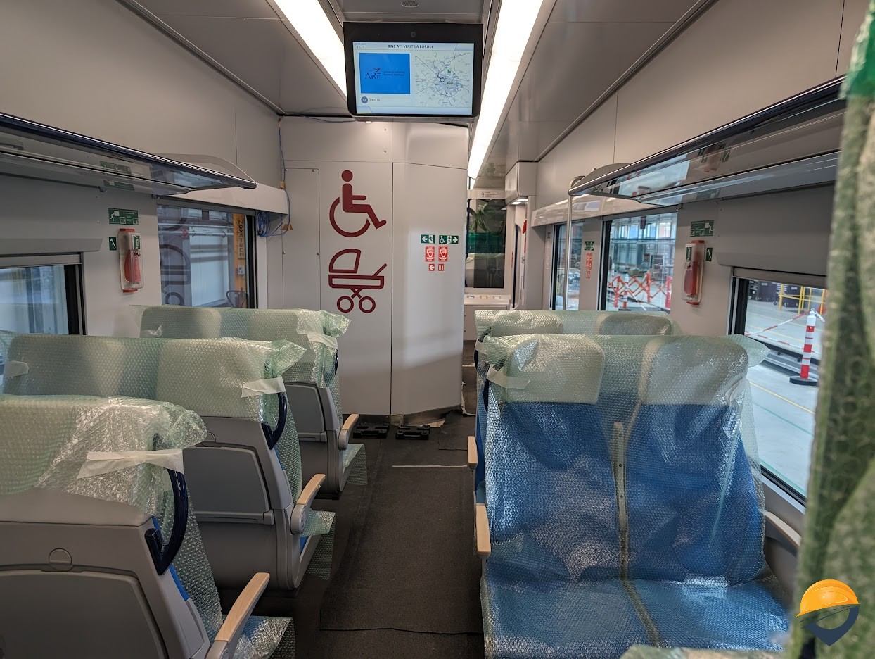 Cum arată la interior noile trenuri care vor circula în România din decembrie - FOTO
