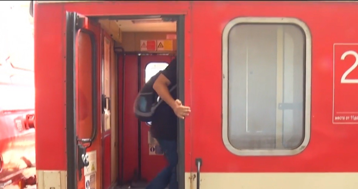 Pățania românilor care au călătorit cu trenul până în Turcia. Călătorii au rămas în lenjerie intimă