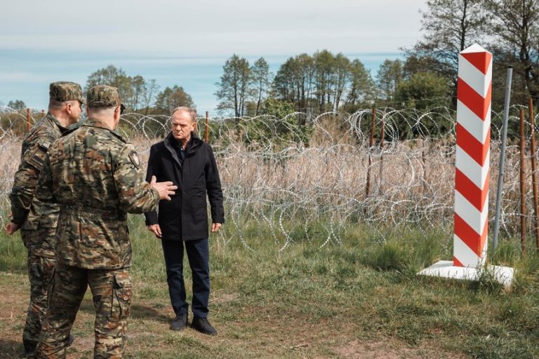 Polonia îşi va construi fortificaţii de-a lungul întregii frontiere de est, anunţă premierul Tusk