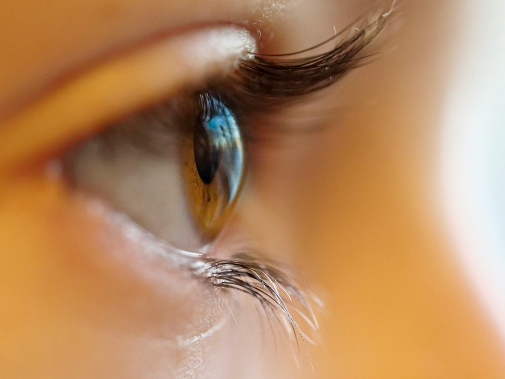Premieră națională în oftalmologie, la Iași: glaucomul moderat, ținut sub control chirurgical cu o nouă tehnică