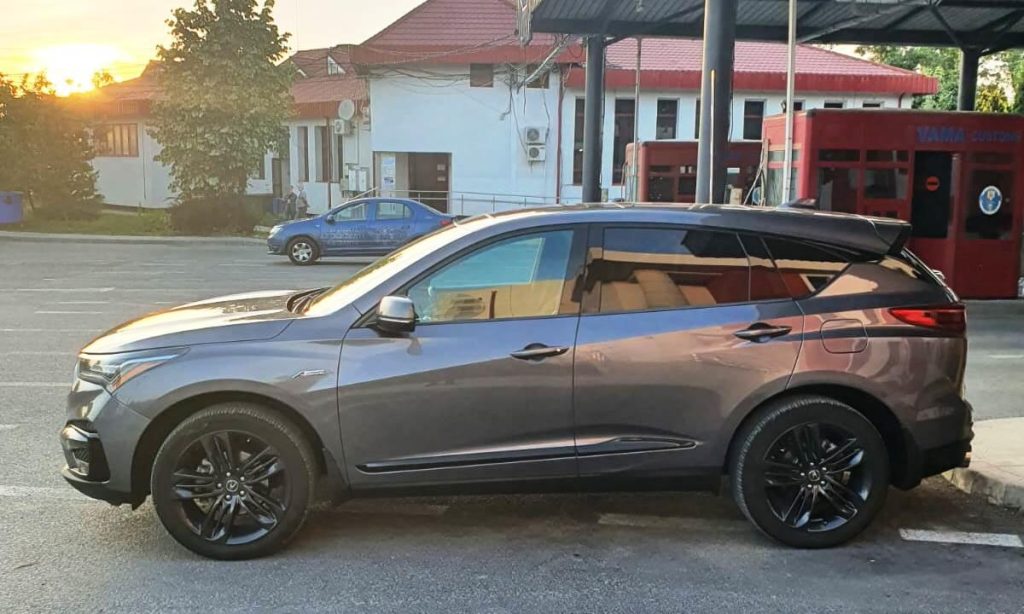  Zi plină pentru polițiștii de frontieră la Sculeni: mașină furată din Canada și un permis fals