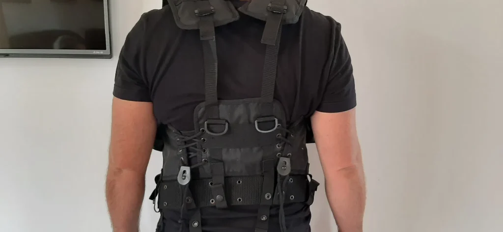Veste și căști antiglonț din China pentru jandarmi și polițiști, importate de firma unui fost ofițer de la „Doi și-un sfert”