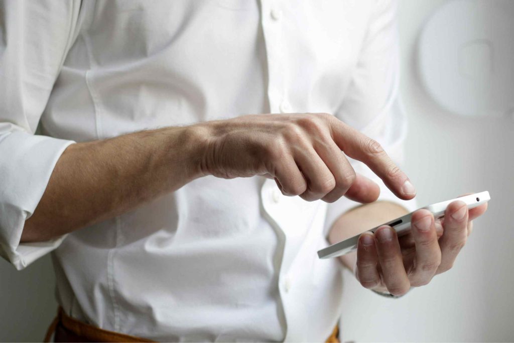  6 funcții utile ale telefonului care îți pot îmbunătăți viața de zi cu zi (P)