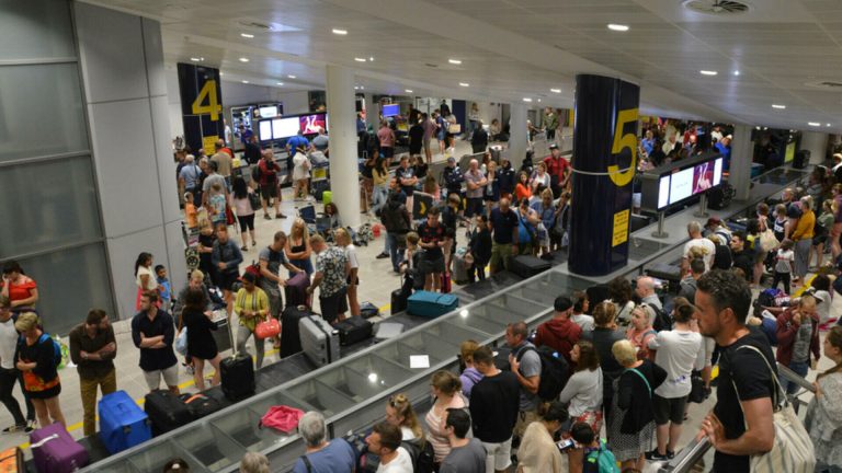 Aeroportul din Manchester, nevoit să anuleze zborurile de la două terminale după o pană de curent