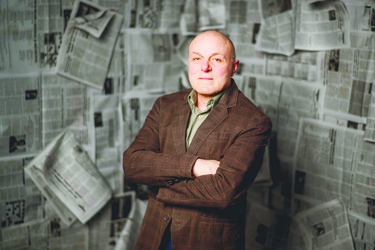 Dezrădăcinații. O paralelă tristă: sătenii făcuți forțat orășeni în anii marii industrializări comuniste și românii stabiliți în Europa înainte și după aderarea la UE