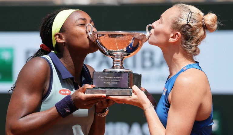 Coco Gauff şi Katerina Siniakova au câştigat proba de dublu feminin de la Roland Garros