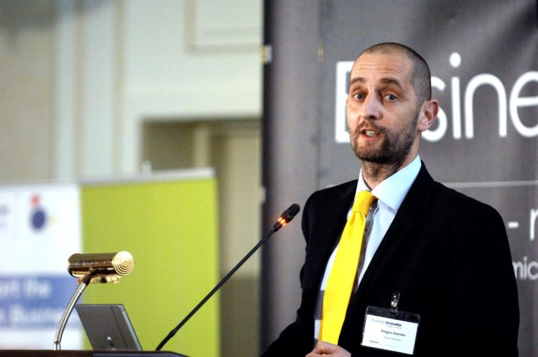 Dragoş Damian, Terapia Cluj: „Băi moş comunist, lasă odată placa asta stricată cu fabrici, uzine si combinate”