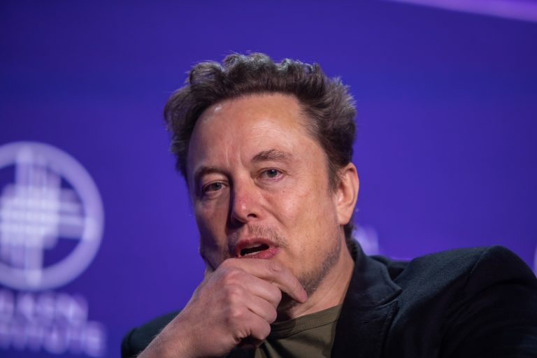 Elon Musk a fost dat în judecată de inginerii SpaceX pentru concediere abuzivă