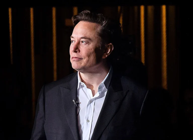 Tesla începe o luptă legală pentru restabilirea salariului directorului general Elon Musk