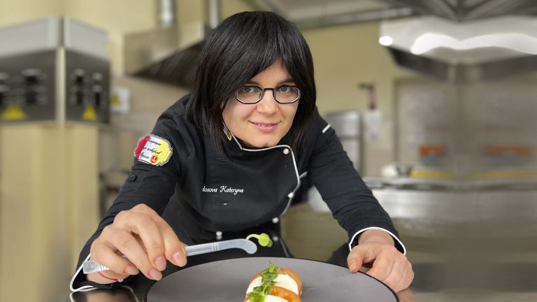 Kateryna Fedosova, un nume de prestigiu în industria ospitalității, intră în bucătăria Hotelului Unirea din Iași