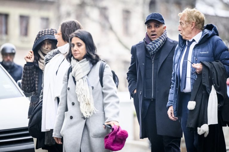 Patru membri ai celei mai bogate familii din UK sunt judecați în Elveția pentru exploatare și trafic de persoane