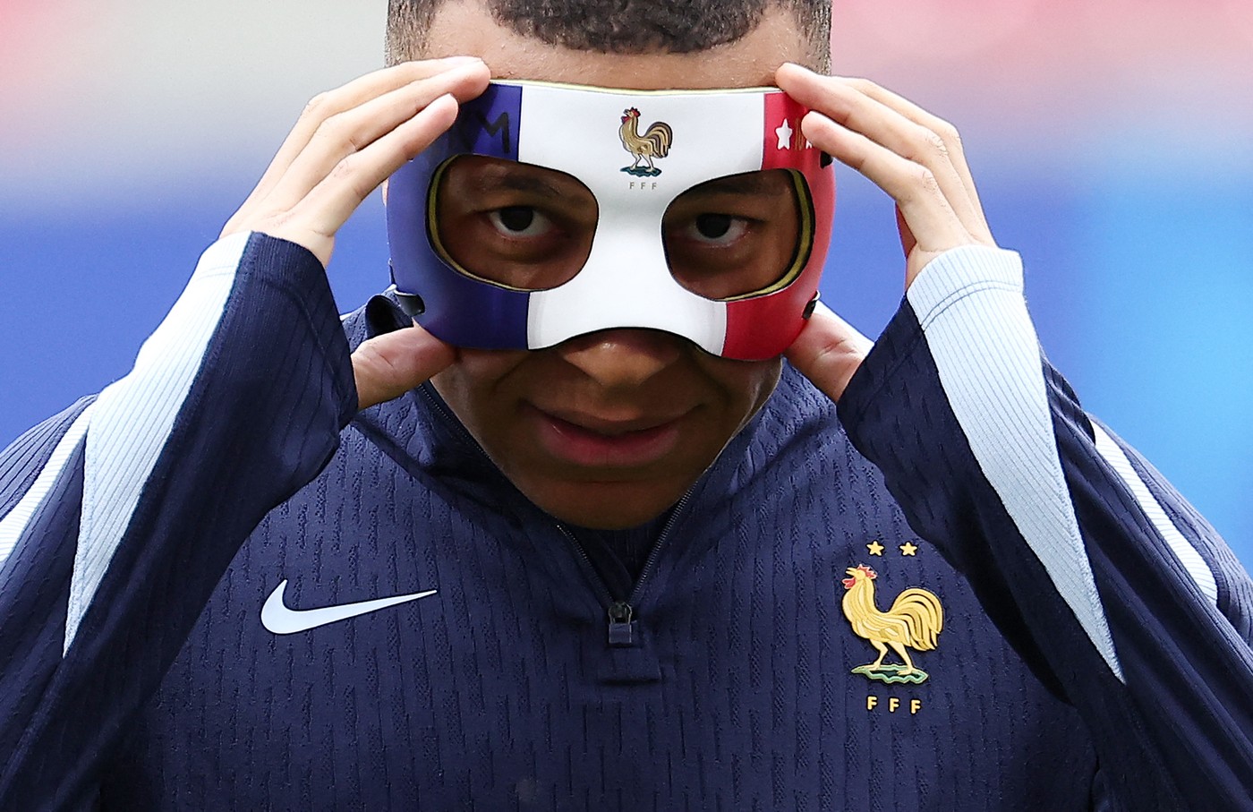 Euro 2024: Mbappé îşi va testa masca într-un meci amical