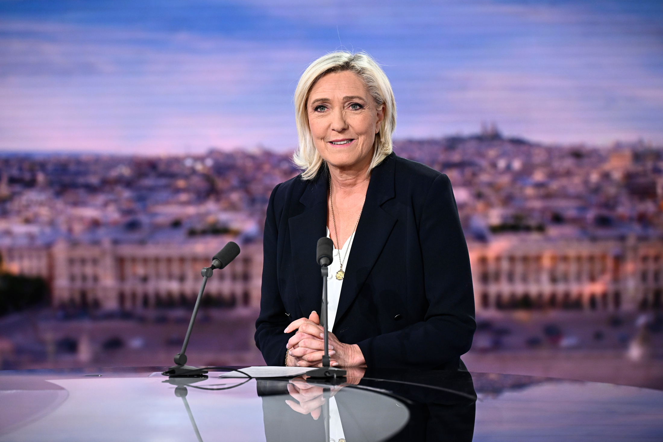 Marine Le Pen promite „un Guvern de uniune naţională” pentru a „scoate Franţa din şanţ”