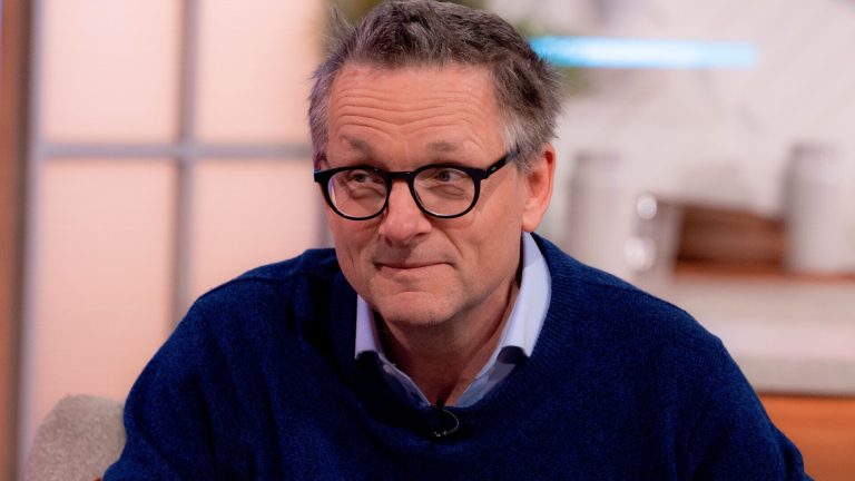 Trupul unui bărbat, care ar putea fi medicul şi jurnalistul Michael Mosley, a fost găsit pe insula grecească Symi