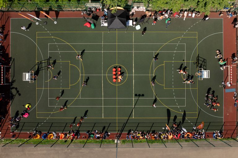Vino la Sala Polivalentă să îţi susţii echipa preferată în finala concursului de baschet între licee Iulius High Ballers!
